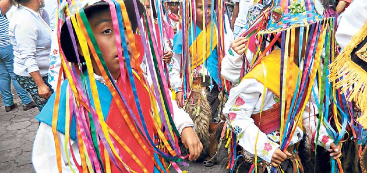 Los pueblos ind&iacute;genas andinos organizan danzas y rituales como parte del Inti Raymi. Ni&ntilde;os, j&oacute;venes y adultos son parte de las celebraciones que duran varios d&iacute;as. Foto: Ministerio de Educaci&oacute;n