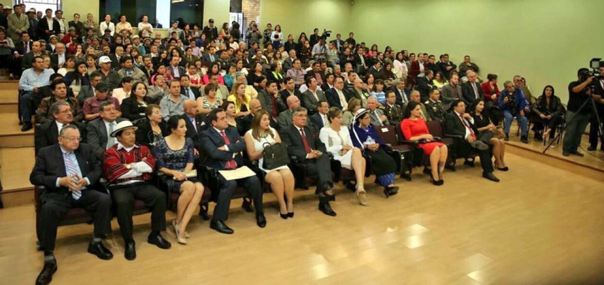 Asamble&iacute;stas de Ca&ntilde;ar electos el pasado 19 de febrero, reciben sus credenciales por parte de las autoridades del CNE.