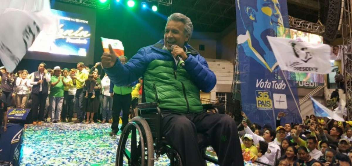 Len&iacute;n Moreno ofrece ayuda a matrimonios j&oacute;venes y tranv&iacute;a en cierre de campa&ntilde;a en Cuenca