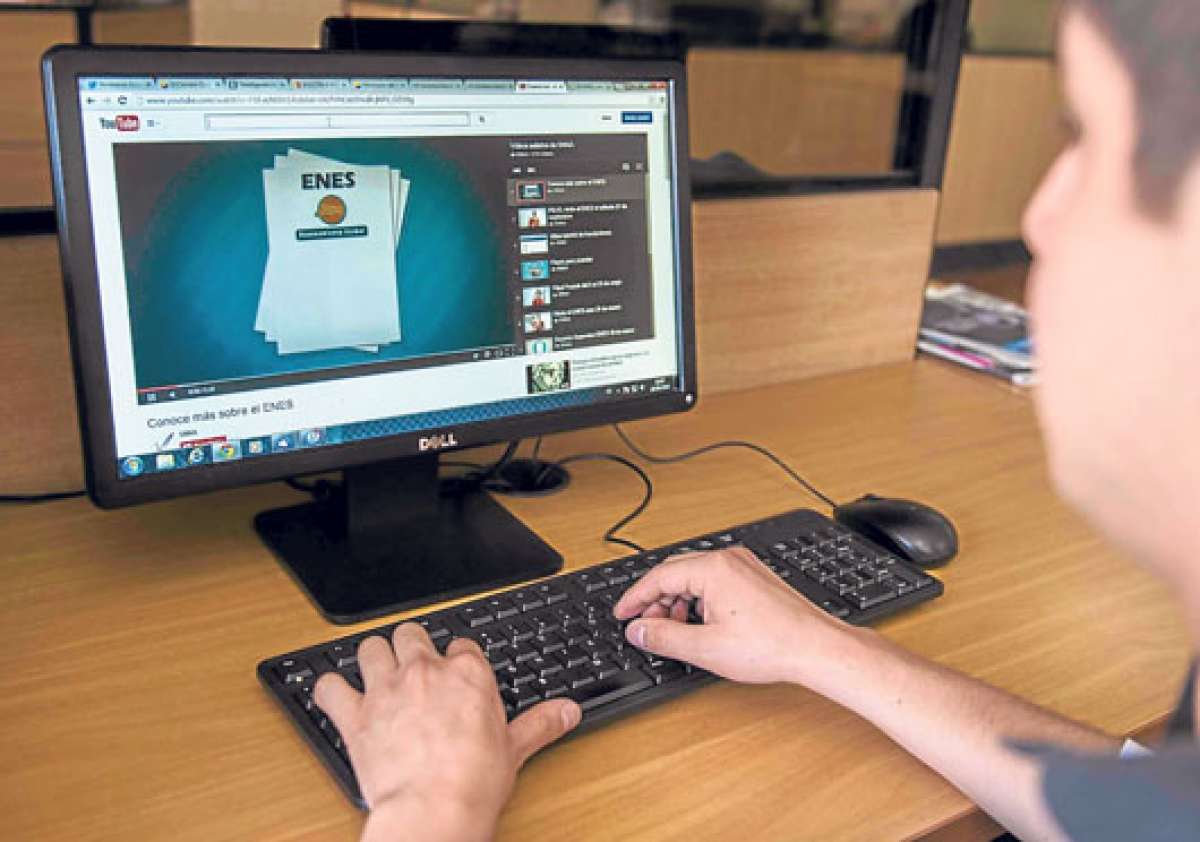 La utilizaci&oacute;n de redes sociales crea un sentido de identidad entre los j&oacute;venes que, de esa manera, se sienten queridos y aceptados por sus semejantes. Foto: Archivo/ El Tel&eacute;grafo