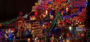 Las "luces decorativas" que adornan los &aacute;rboles de Navidad en Estados Unidos consumen 6.630 millones de kilowatts/hora (kw/h) de energ&iacute;a. 