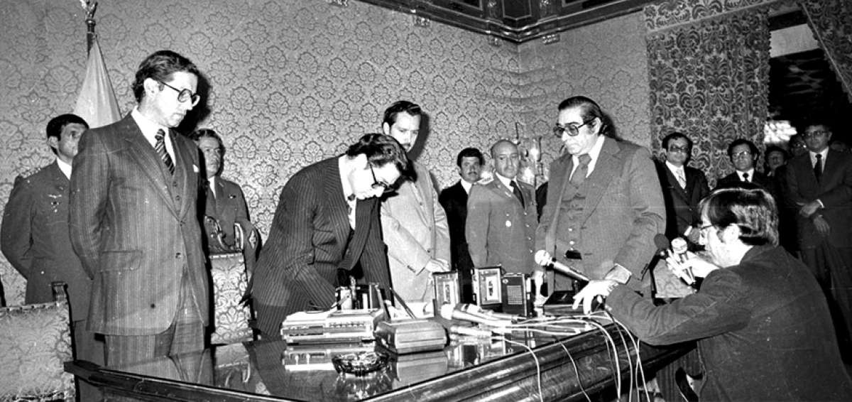 EN EL SAL&Oacute;N DE LOS PRESIDENTES Jaime Rold&oacute;s, ejerciendo el poder, en un acto p&uacute;blico en el Palacio de Carondelet.