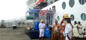 1.950 turistas arribaron a Manta a bordo de crucero