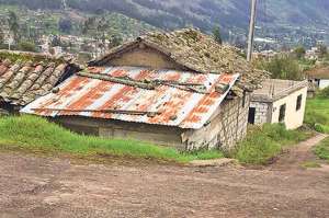En esta vivienda, situada en el barrio Tambo-Progreso, los  narcotraficantes guardaban 1.062 paquetes con m&aacute;s de una tonelada y 209 kilos de coca&iacute;na. Foto: Cortes&iacute;a.