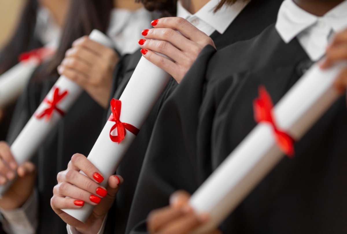 La Embajada de Ecuador en España abrió 2.200 becas para maestrías y cursos especializados.