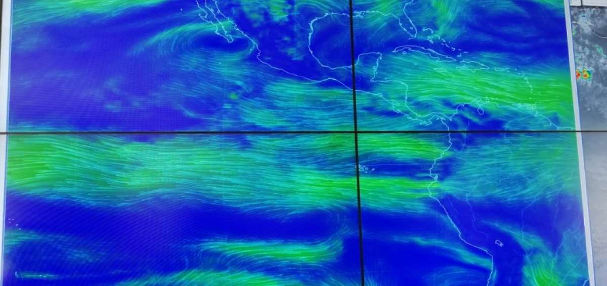 Analistas supervisan las r&aacute;fagas de viento en la Sierra ecuatoriana