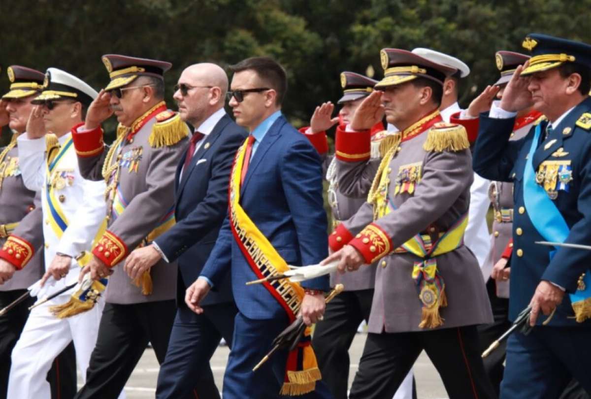 El presidente Noboa llegó al Campo de Marte de la Escuela Superior Militar Eloy Alfaro, en Parcayacu.