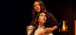 Patricio Vallejo dirige la obra La canci&oacute;n de Sicomoro con la actuaci&oacute;n de Ver&oacute;nica Falcon&iacute; y Mar&iacute;a Bel&eacute;n Bonilla. Se presenta hoy en Fiartes-G.  