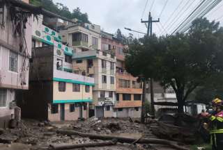 Bomberos informaron sobre el cierre de la av. De los Conquistadores, en Guápulo.