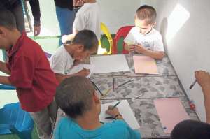 La comunicaci&oacute;n con sus familiares es la mayor dificultad de los peque&ntilde;os con autismo. Foto: Tomada de hms.harvard.edu
