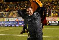 César Farías guió al Aucas al triunfo en el estadio Monumental.