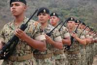 Gobierno entregó armas incautadas a las FF.AA.