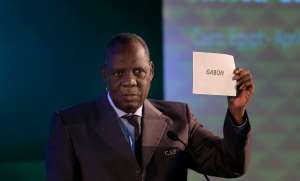 Camerun&eacute;s Hayatou, "encantado" con su nueva responsabilidad en la FIFA