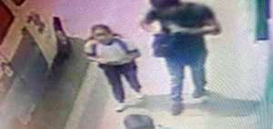 Una c&aacute;mara de seguridad capt&oacute; a la menor con el presunto sospechoso de su muerte.