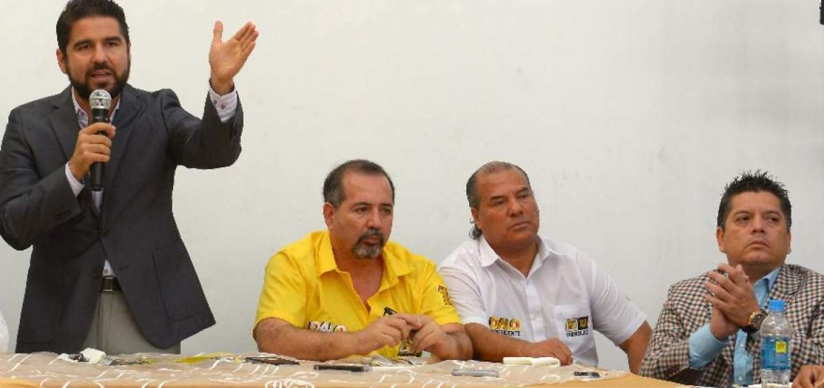 El precandidato presidencial por Fuerza Ecuador durante una rueda de prensa en Guayaquil. 