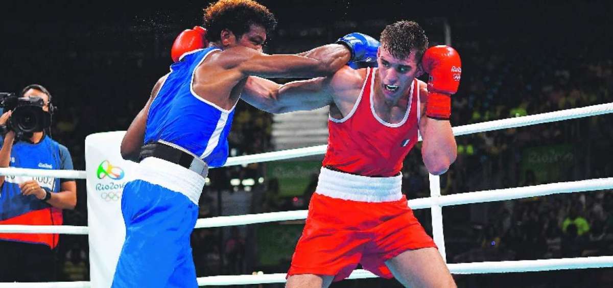 Carlos Mina (izq.) lleg&oacute; a cuartos de final en su primera olimpiada. El franc&eacute;s Mathieu Bauderlique (der.) lo priv&oacute; de colgarse, al menos, la medalla de bronce.