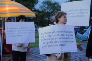 Espectadoras piden que hayan subtitulos en pel&iacute;culas para ayudar a personas con problemas de audici&oacute;n.