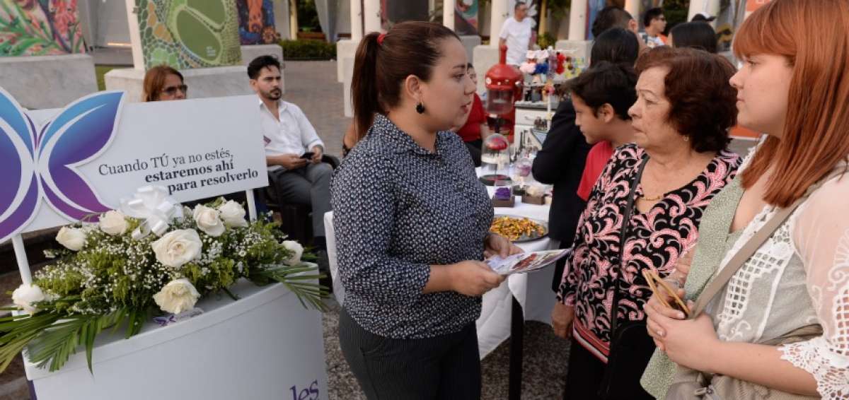 Dayana Gal&aacute;n, de 25 a&ntilde;os, sufri&oacute; agresi&oacute;n de su expareja. Hoy trabaja en servicios exequiales del IESS.