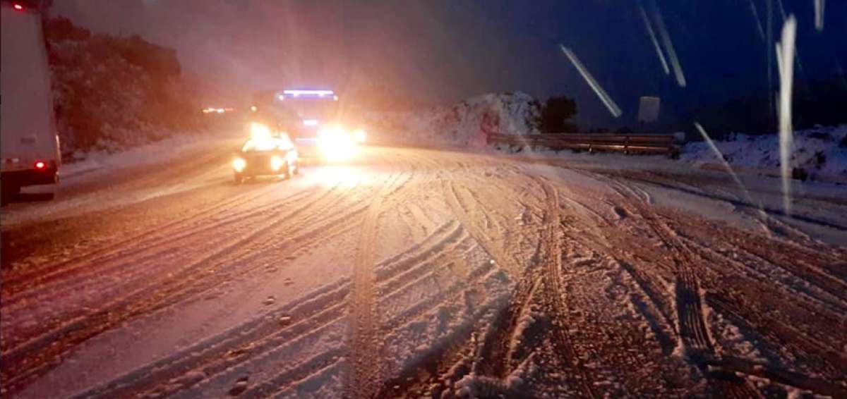 Tras la ca&iacute;da de nieve, las autoridades cerraron la v&iacute;a Quito-Papallacta por precauci&oacute;n. 