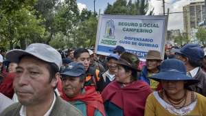 Los manifestantes se concentraron alrededor de la Caja del Seguro. FOTO: Santiago Aguirre / EL TEL&Eacute;GRAFO