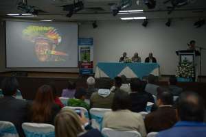 El libro, de  272 p&aacute;ginas, revela la contaminaci&oacute;n que provoc&oacute; la petrolera en la Amazon&iacute;a ecuatoriana. Foto: Santiago Aguirre/ EL TEL&Eacute;GRAFO