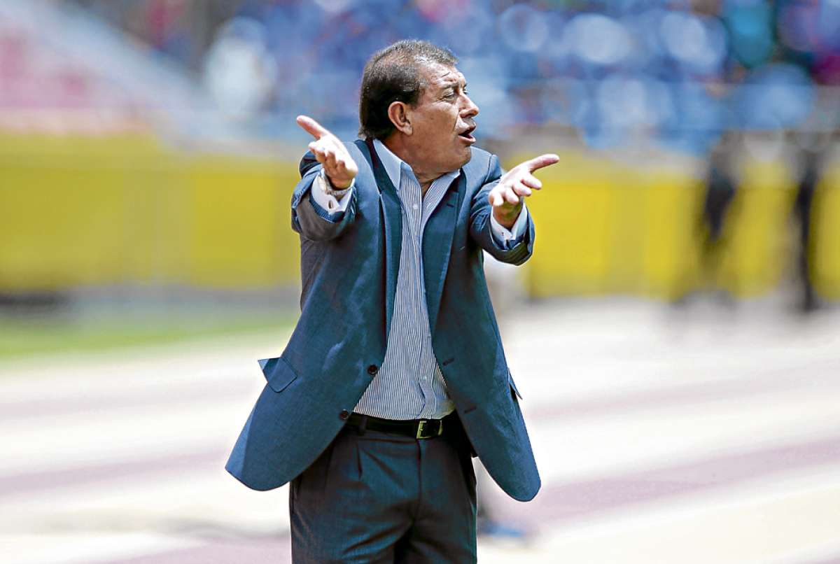 Carlos Edmundo Sevilla Dalgo, quien cumplir&aacute; 64 a&ntilde;os el 26 de este mes, dej&oacute; de ser DT del plantel criollo. Foto: Marco Salgado.