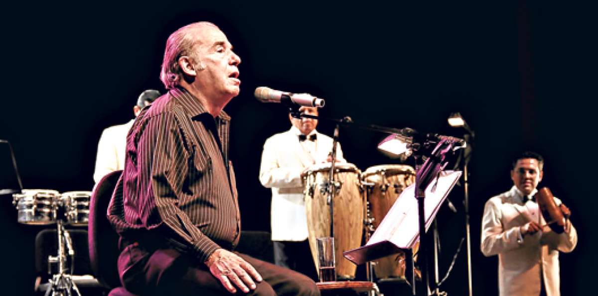 Ha grabado m&aacute;s de cien discos. Es compositor e int&eacute;rprete de folklore y m&uacute;sica tradicional latinoamericana. Foto: rancholasvoces.blogspot.com