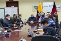 Alfredo Borrero (4° desde la izq.), vicepresidente de la República, durante la conferencia de prensa