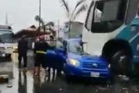 Una persona se salvó de morir tras un accidente en Guayaquil