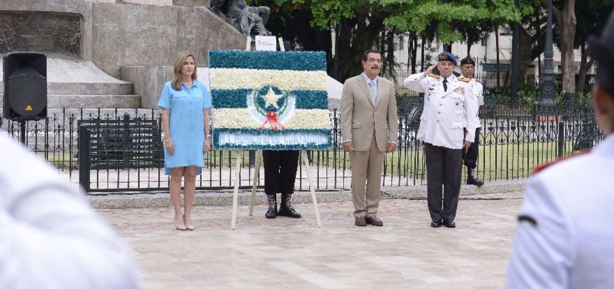Alcalde de Guayaquil rindi&oacute; tributo a pr&oacute;ceres de la Independencia