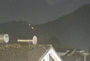 Hasta la noche existían algunos focos por un incendio en el cerro Ilaló. 