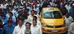 Taxistas de Quito exigen se retome la regularizaci&oacute;n