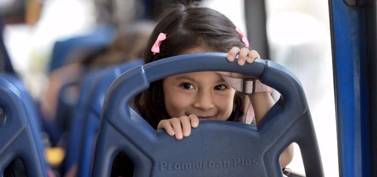 El bus urbano de Quito lleva gente, y con ella, su cultura y picard&iacute;a