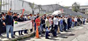 Extrabajadores de Andes Petroleum acudieron a la direcci&oacute;n provincial del Ministerio de Trabajo para exigir el pago de unos $ 70 millones.