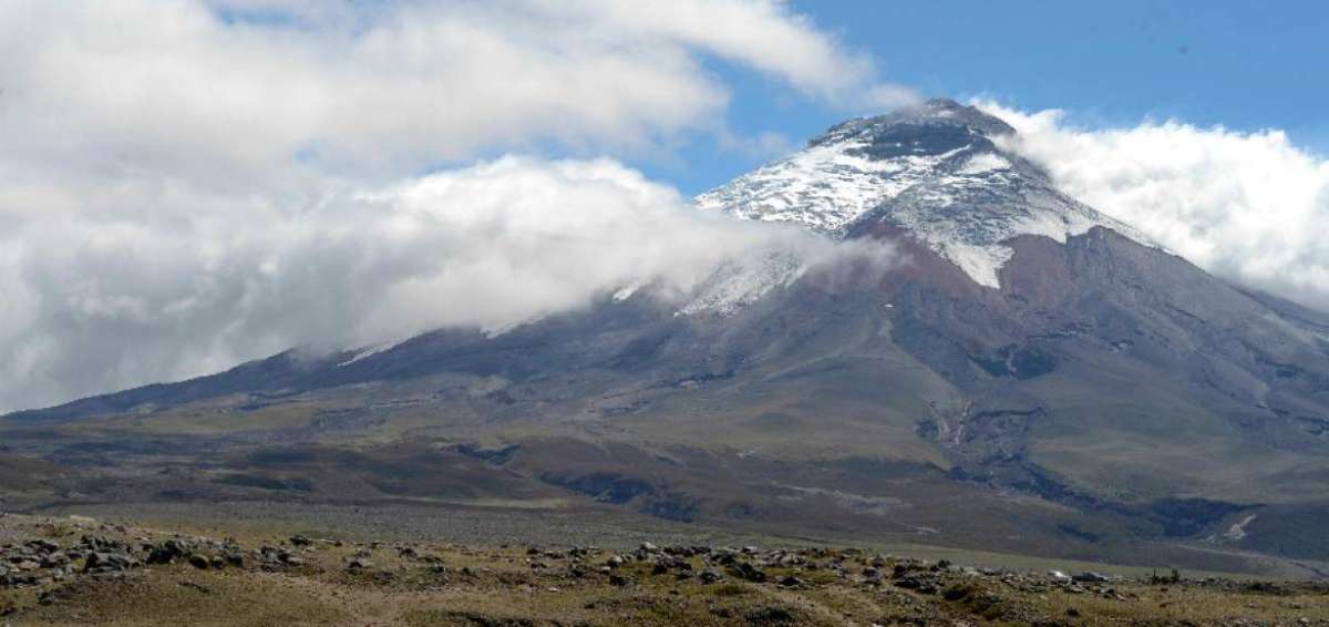 El parque nacional Cotopaxi est&aacute; ubicado 30 kil&oacute;metros al norte de Latacunga, comprende 33.393 hect&aacute;reas. Fue creado el 26 de julio de 1979. Su cumbre es visita obligada de los alpinistas.