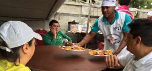 El pescado frito, una especialidad de las playas de Atacames, fue uno de los platos m&aacute;s vendidos el domingo. 
