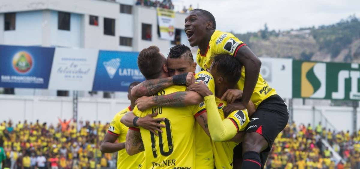 Con goleada el '&iacute;dolo' celebra la estrella '15'
