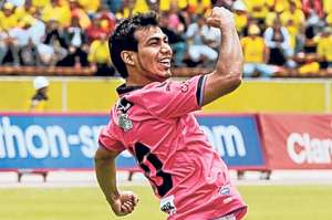 El futbolista portovejense de 20 a&ntilde;os, Junior Sornoza (izq.), jug&oacute; en Independiente del Valle desde 2009. La temporada pasada convirti&oacute; 17 anotaciones. Foto: Archivo / El Tel&eacute;grafo