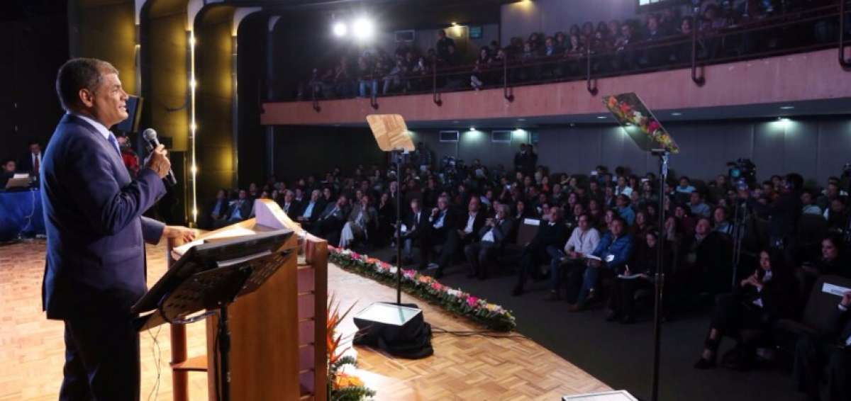 El Jefe de Estado present&oacute; indicadores de su gesti&oacute;n durante el evento del IAEN en la Casa de la Cultura.