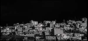 Cr&oacute;nicas de una ciudad en blanco y negro