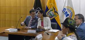 El contralor subrogante Pablo Celi y la presidenta del CNE, Diana Atamaint, lideraron la reuni&oacute;n para el control de las elecciones de marzo.
