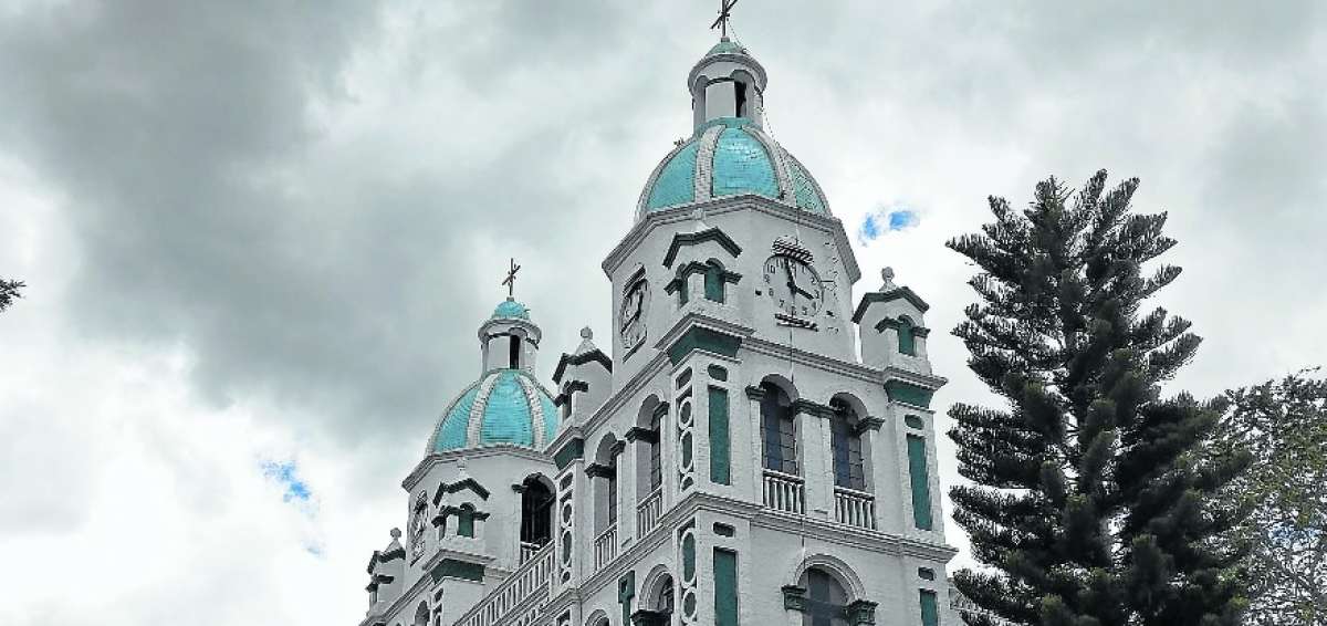 Malacatos es uno de los pintorescos pueblos lojanos, el cual est&aacute; ubicado en la ruta que conduce a Vilcabamba. Malacatos es conocido por su caf&eacute; de aroma.