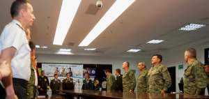 Antes de ser cesado, el anterior jefe del Comando Conjunto de las FF.AA. ofreci&oacute; una declaraci&oacute;n en la sala de guerra del Ministerio de Defensa.