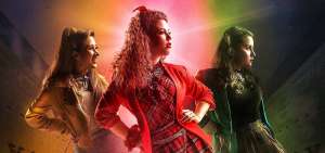 Christina Alc&iacute;var (i), Roc&iacute;o Maruri (c) y Joyce Mac&iacute;as protagonizan el musical Heathers.