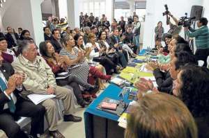 Los 100 legisladores de PAIS se reunieron con los directivos del movimiento en la sede de Quito. Foto: Andr&eacute;s Darquea│El Tel&eacute;grafo