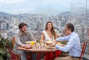 La terraza del Go Hotel Quito se ubica sobre la Av. Eloy Alfaro.