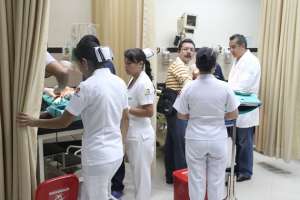 Los uniformados cumpl&iacute;an con su labor de despeje de las v&iacute;as. Foto: Tomada de la Gobernaci&oacute;n  de Morona Santiago.
