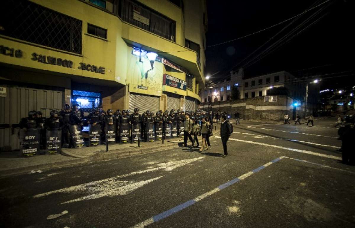 La Polic&iacute;a evit&oacute; mayores desmanes. Foto: Marco Salgado / El Tel&eacute;grafo 