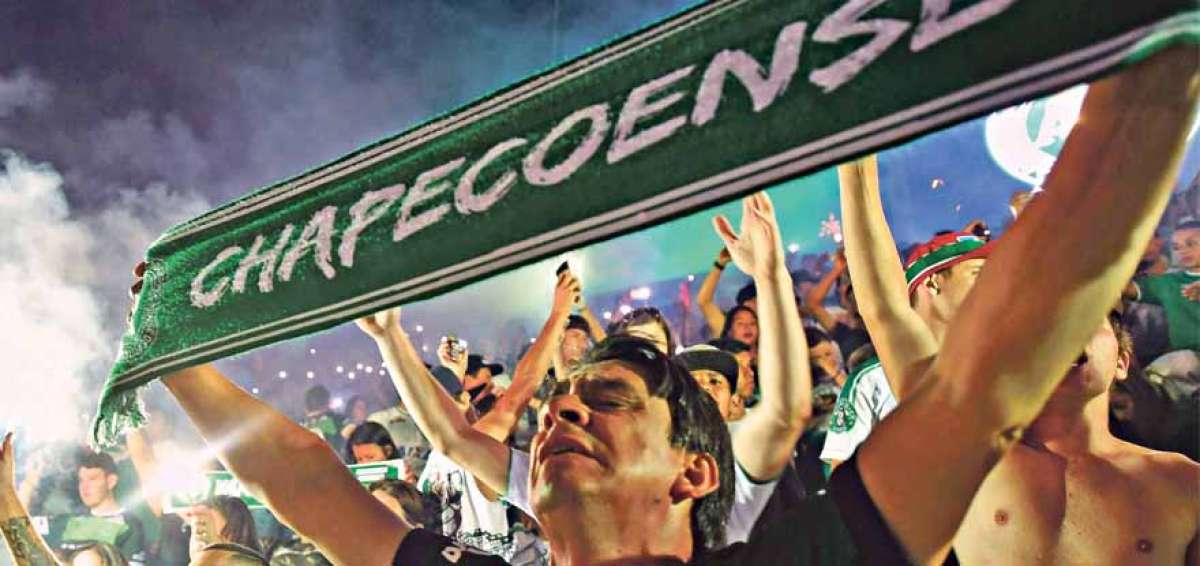 Los hinchas del &lsquo;Chape&rsquo; se reunieron el mi&eacute;rcoles en el Arena Cond&aacute;, a las 18:45, la misma hora de la final. 