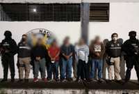 Seis integrantes de una presunta banda de coyoteros fueron detenidos por la Policía Nacional.